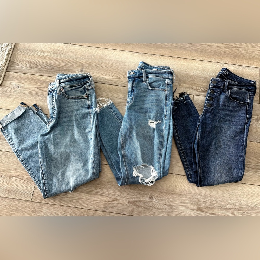 Women’s Old Navy jeans - Picture 3 of 3